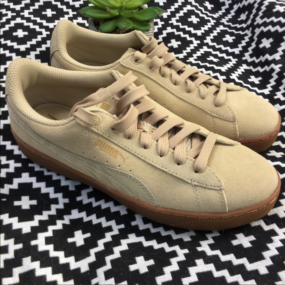 NWOB Puma Vikky Platform Sneakers